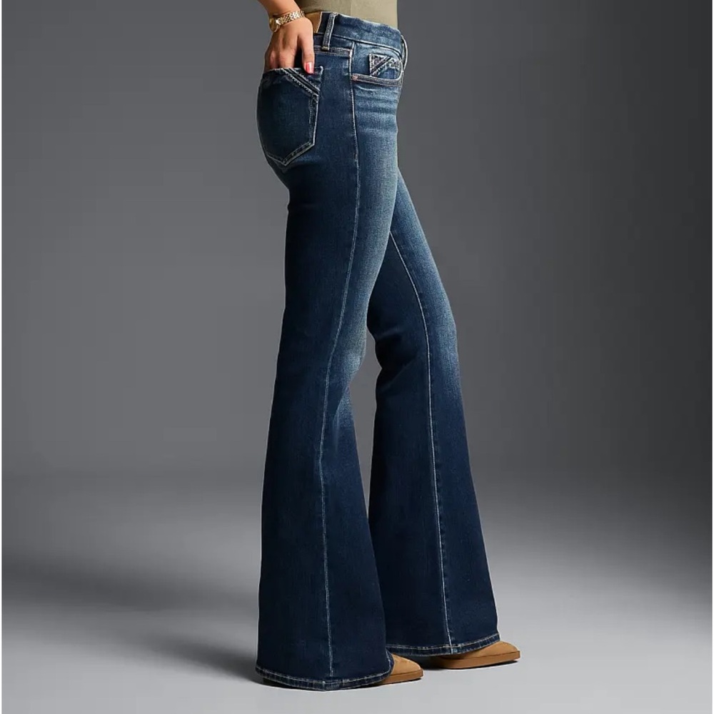 Buckle Black dark wash flare jean size 26 x 34.